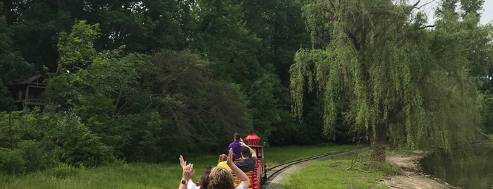 Fort Wayne Children's Zoo Train Ride is one of Fort Wayne Children's Zoo check-ins.