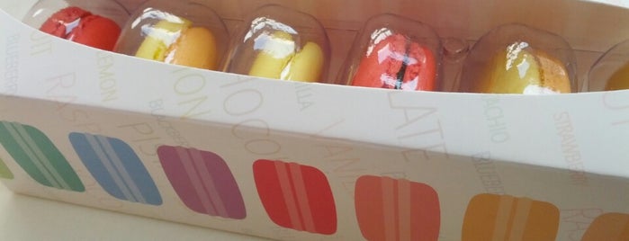 Macarons & Cookies by Woops is one of Jenniferさんの保存済みスポット.