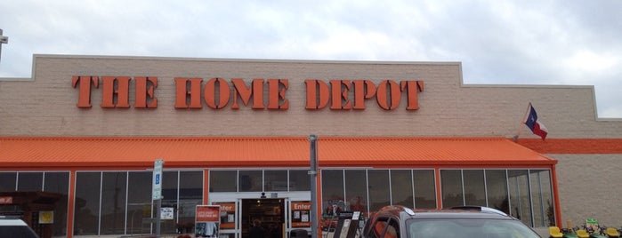 The Home Depot is one of Lieux qui ont plu à Darrell.