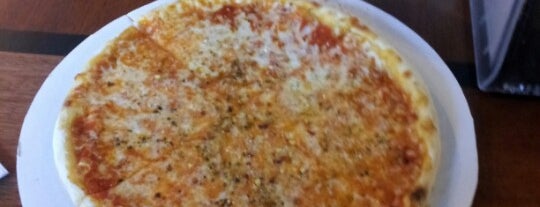 Bongiorno's Italian Deli & Pizzeria is one of Locais curtidos por Matt.