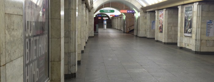 metro Sennaya Ploshchad is one of Метро по-питерски.