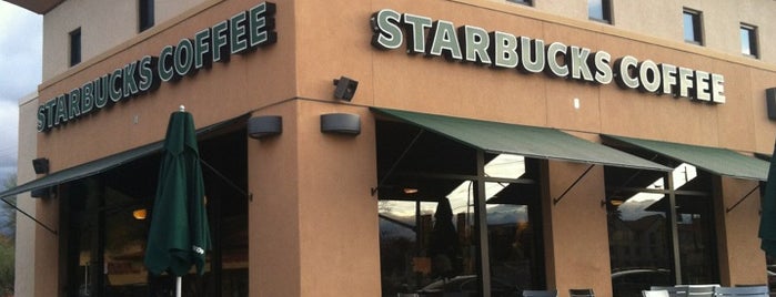 Starbucks is one of สถานที่ที่ Andrew ถูกใจ.
