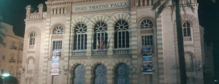 Gran Teatro Falla is one of Cádiz en un día.