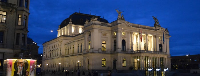 Opernhaus Zürich is one of Suiza.
