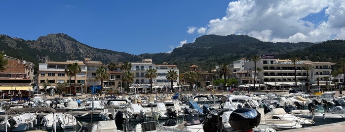 Puerto Deportivo de Sóller is one of Carlosさんのお気に入りスポット.
