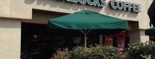 Starbucks is one of สถานที่ที่ Melissa 💋 ถูกใจ.