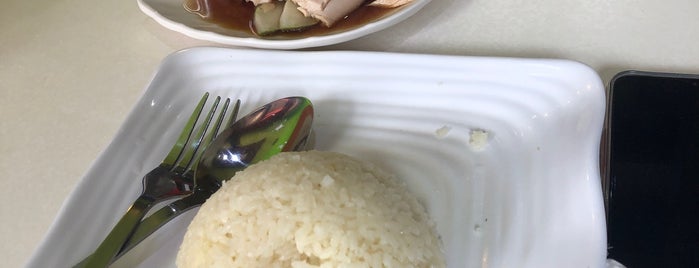Singapore Chicken Rice is one of Labuan Fav spots to lunch n dinner.