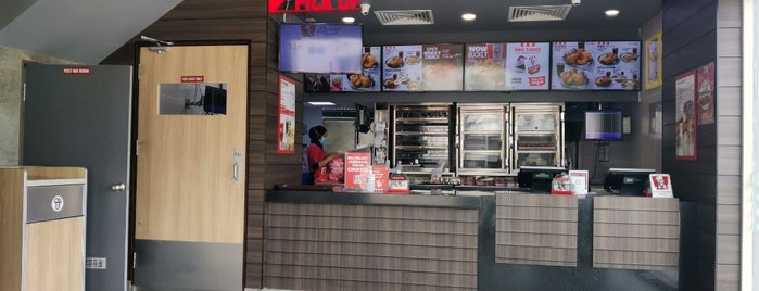 KFC is one of สถานที่ที่ S ถูกใจ.