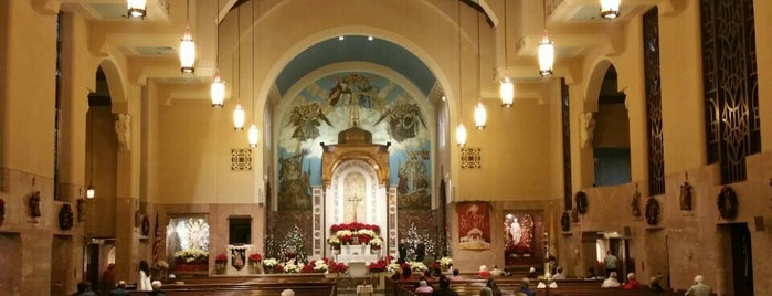 St. Anselm Roman Catholic Church is one of Tempat yang Disukai Ken.
