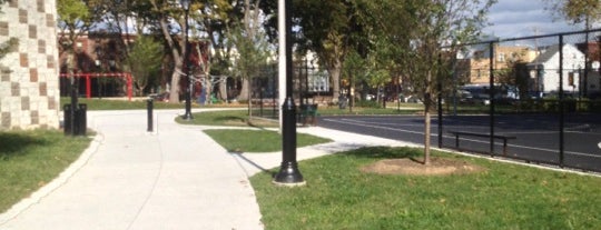 Dickinson Square Park is one of Lugares favoritos de CBK.