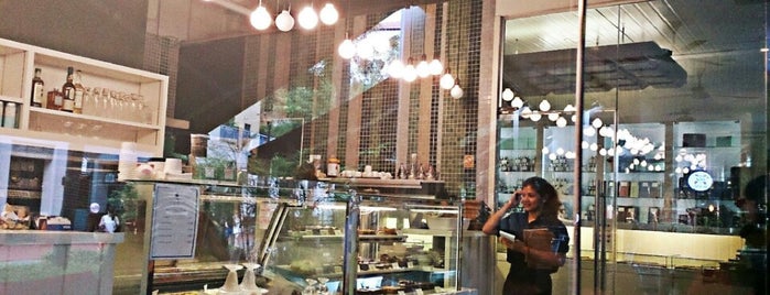 Laurent's Cafe & Chocolate Bar is one of Вкусно в Сингапуре.