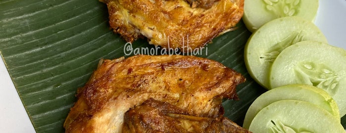 Ayam Geprek Istimewa is one of Tempat makan.