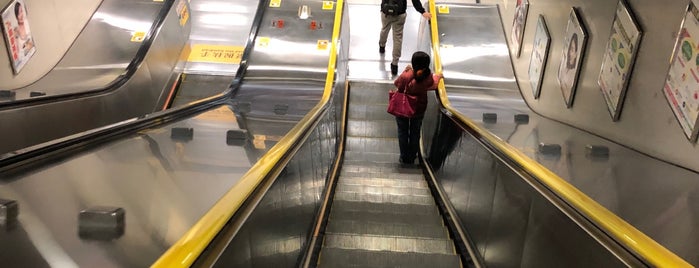 MTR Tung Chung Station Platform 1 is one of Tempat yang Disukai Plwm.