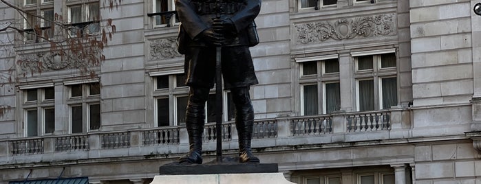 The Gurkha Soldier Statue is one of Londýn.