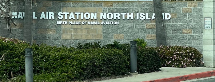 Naval Air Station North Island is one of สถานที่ที่ Paul ถูกใจ.
