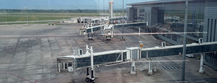Nnamdi Azikiwe International Airport (ABV) is one of สถานที่ที่ Chinedu ถูกใจ.