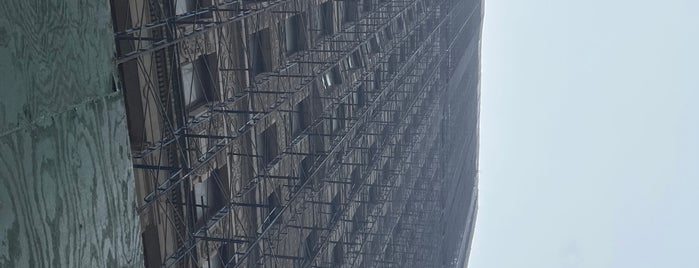 Flatiron Building is one of Dara.