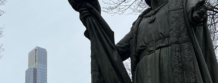 Columbus Statue is one of สถานที่ที่บันทึกไว้ของ Thomas.