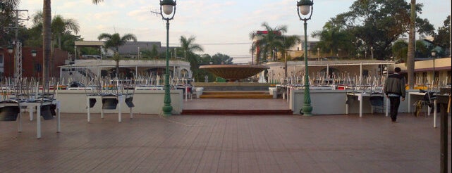 Nam Phou Fountain Park is one of Orte, die Masahiro gefallen.
