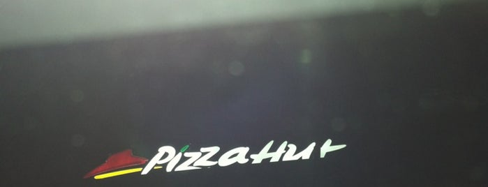 Pizza Hut is one of Melanieさんのお気に入りスポット.