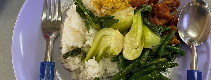 Sea City Economic Curry Rice is one of Micheenli Guide: Popular Economy Rice In Singapore.