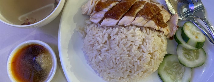 Sergeant Hainanese Chicken Rice is one of Locais curtidos por Adrian.