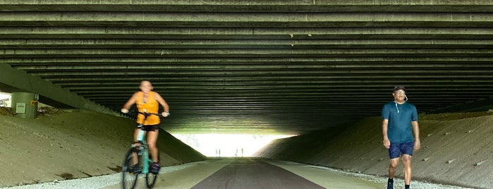 Queensway Flyover is one of Non Standard Roads in Singapore.