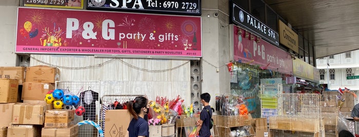 P&G Party And Gifts is one of Micheenli Guide: Rent/buy costumes in Singapore.
