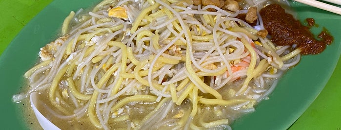 Gim Chew Fried Hokkien Noodle is one of Hole-in-the-Wall finds by ian thomtori.