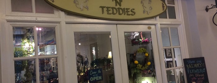 Floret 'N' Teddies is one of Micheenli Guide: Expert florists in Singapore.