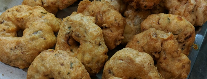Sin Ming Roti Prata (Faisal & Aziz Curry Muslim Food) is one of Micheenli Guide: Vadai trail in Singapore.