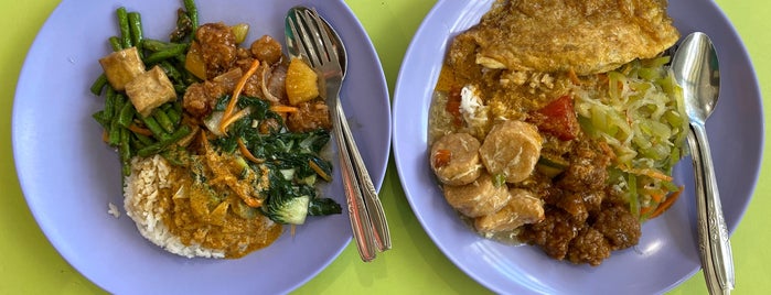 Ming Kee Cooked Food is one of Singapore - Hawker Food.