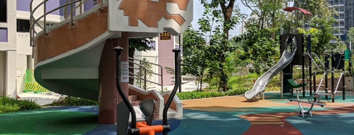 Dragon Playground @ Block 240 Lorong 1 Toa Payoh is one of Waiting Point.