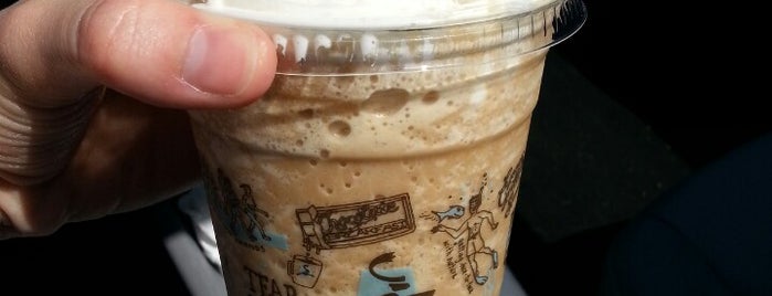 Caribou Coffee is one of สถานที่ที่ Shelly ถูกใจ.