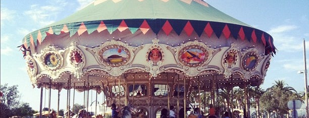 Great Park Carousel is one of Tempat yang Disukai Christopher.