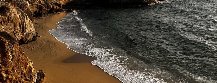 Hawaii Beach is one of Ναξος ❤.