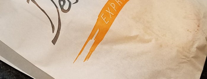 Destino Express is one of Quer café?.