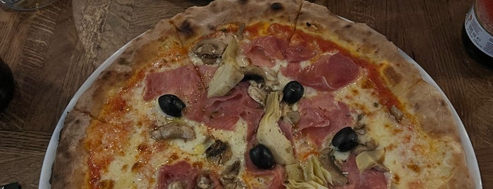 Pizzeria del Corso is one of B lunch.