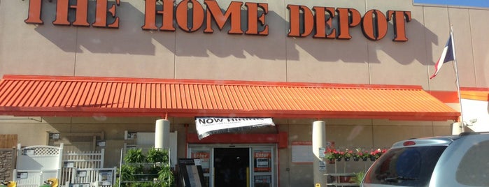 The Home Depot is one of Quantumさんのお気に入りスポット.