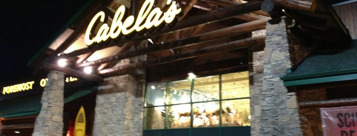 Cabela's is one of Zach'ın Beğendiği Mekanlar.