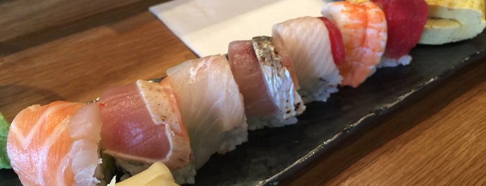 Blue Ribbon Sushi Bar is one of Lindseyさんのお気に入りスポット.
