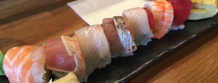 Blue Ribbon Sushi Bar is one of Orte, die Lindsey gefallen.