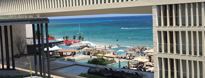 Grand Hyatt Playa Del Carmen Resort is one of Clara'nın Beğendiği Mekanlar.