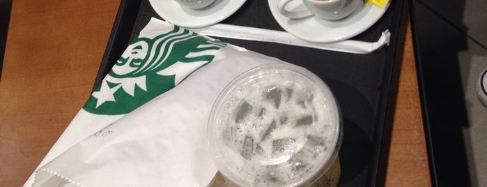 Starbucks is one of Lugares guardados de Victor.