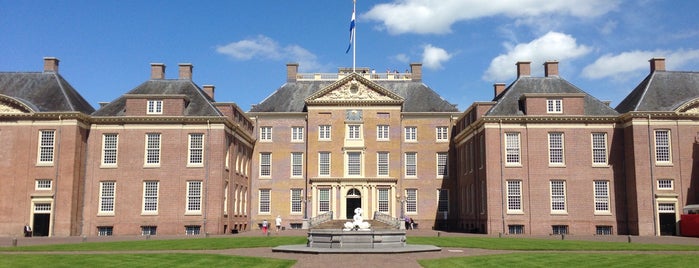 Paleis Het Loo is one of Museums that accept museum card.