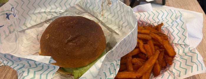 Catch Burger & Breakfast is one of bp_reggeli.