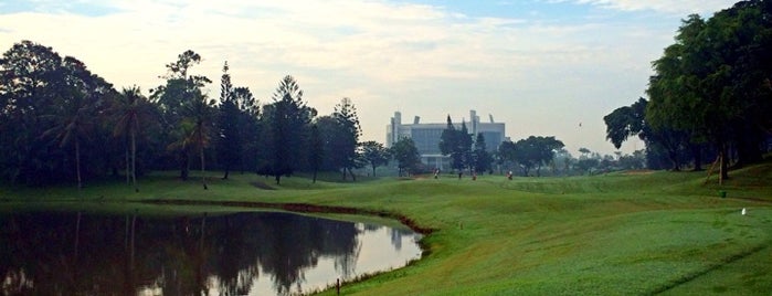 Gading Raya Golf & Sport Club is one of Lugares favoritos de Erin.