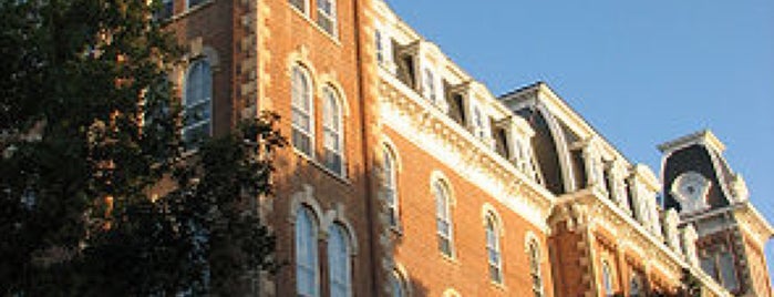 Universidade do Arkansas is one of Fayetteville-Springdale AR.