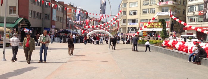İzzet Baysal Caddesi is one of List.