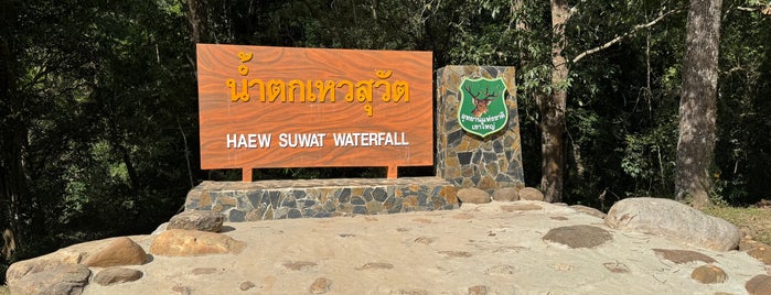 Haew Suwat Waterfall is one of Lugares favoritos de Sopha.